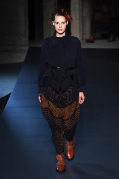 Look 10